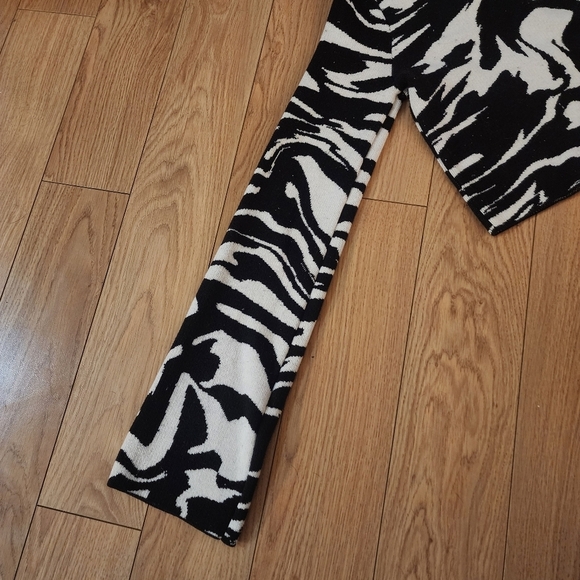 H&M Crop Sweater - Picture 3 of 12